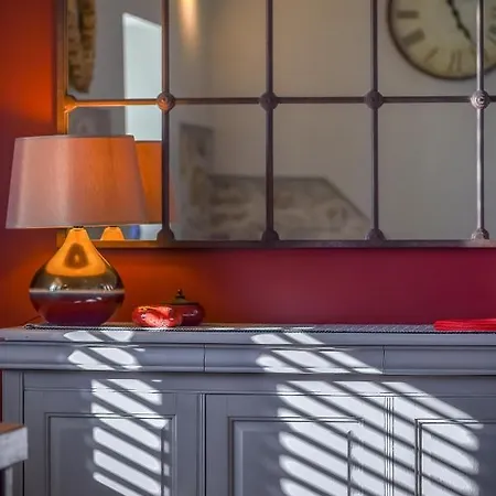 Jully With Swimming Pool شقة