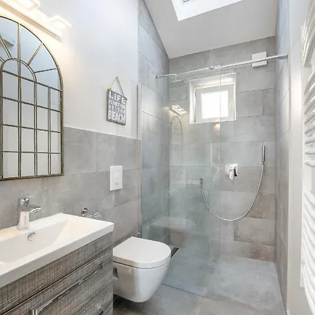 Jully With Swimming Pool شقة *