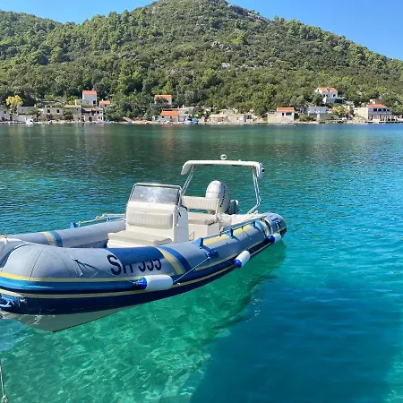 Jully With Swimming Pool شقة