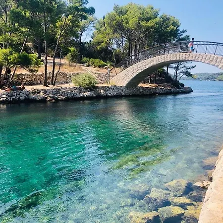 Jully With Swimming Pool شقة Babino Polje