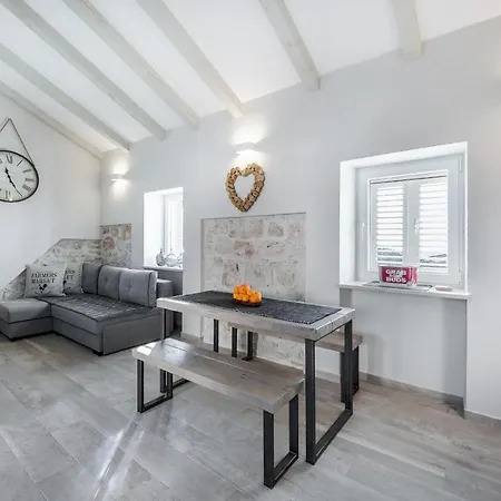 Jully With Swimming Pool *