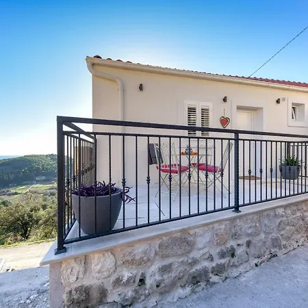 Apartment Jully With Swimming Pool