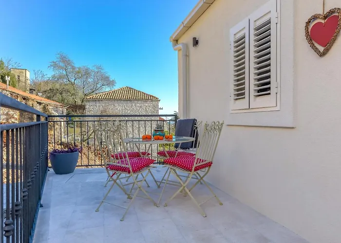 Jully With Swimming Pool *