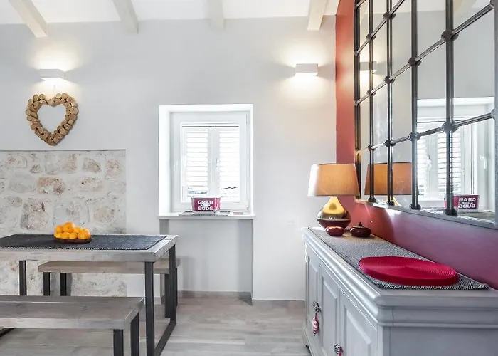 Lägenhet Jully With Swimming Pool