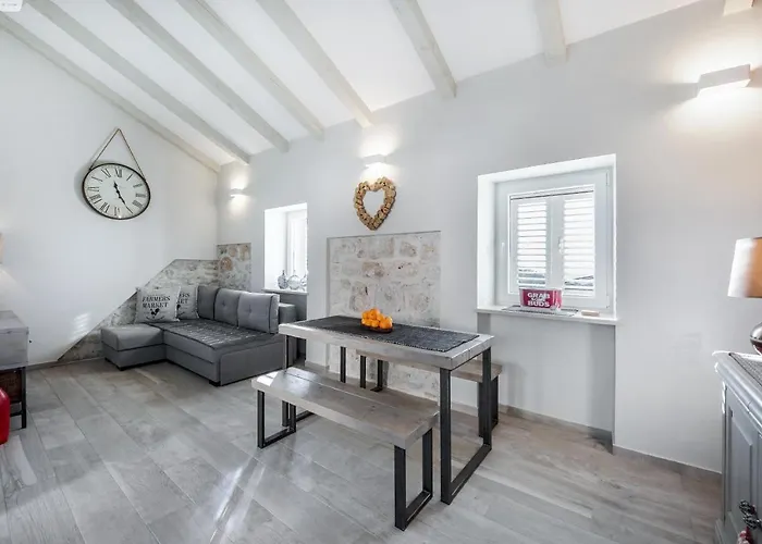 Jully With Swimming Pool *