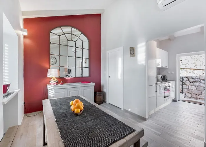 Lägenhet Jully With Swimming Pool