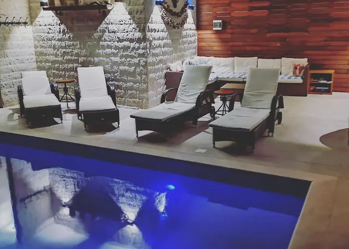 Jully With Swimming Pool *